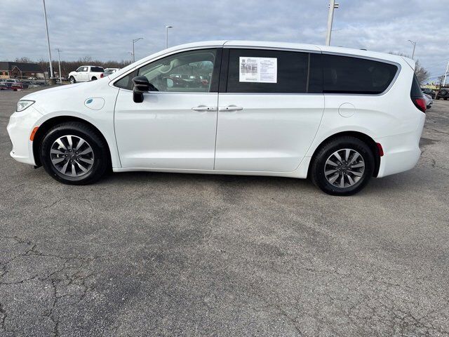 2024 Chrysler Pacifica Hybrid Select