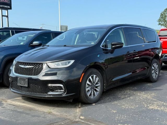 2024 Chrysler Pacifica Hybrid Select