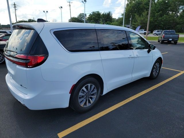 2024 Chrysler Pacifica Hybrid Select Washington MO