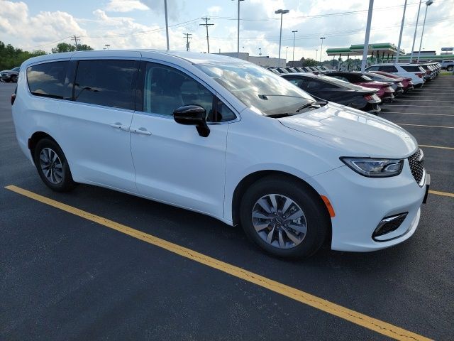 2024 Chrysler Pacifica Hybrid Select Washington MO