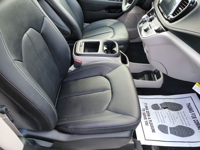 2024 Chrysler Pacifica Hybrid Select Washington MO