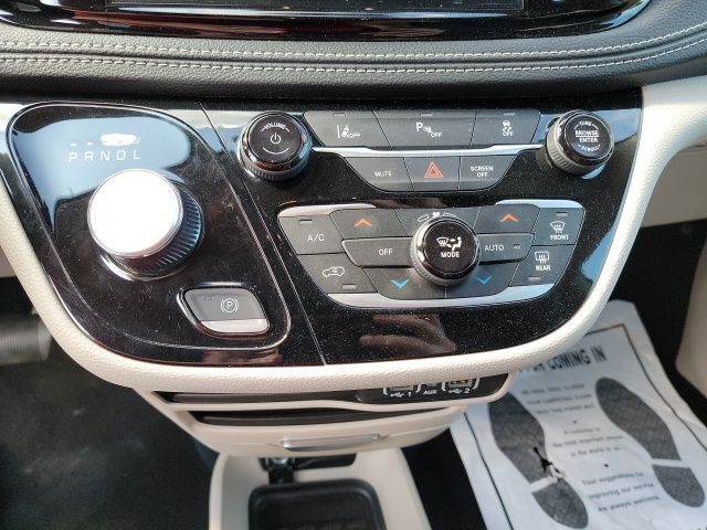 2024 Chrysler Pacifica Hybrid Select Washington MO
