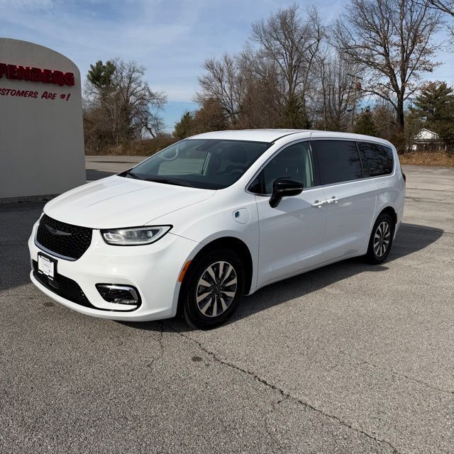 2024 Chrysler Pacifica Hybrid Select