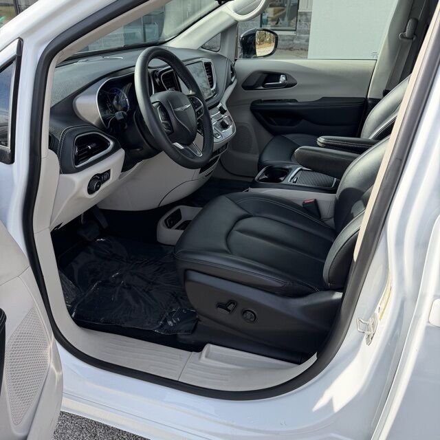 2024 Chrysler Pacifica Hybrid Select Herrin IL