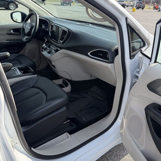 2024 Chrysler Pacifica Hybrid Select Herrin IL