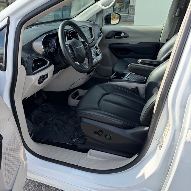 2024 Chrysler Pacifica Hybrid Select Herrin IL