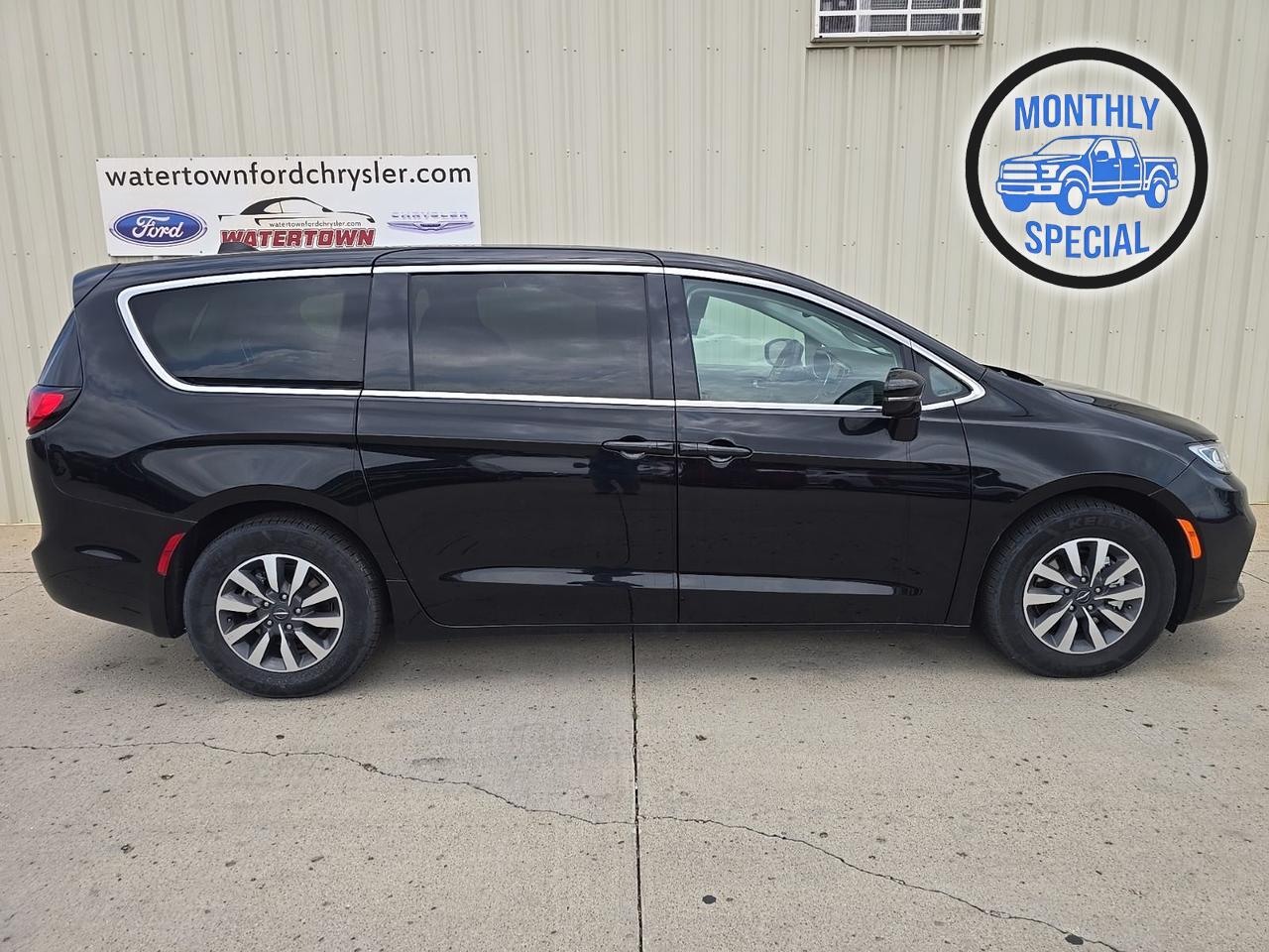 2024 Chrysler Pacifica Hybrid Select