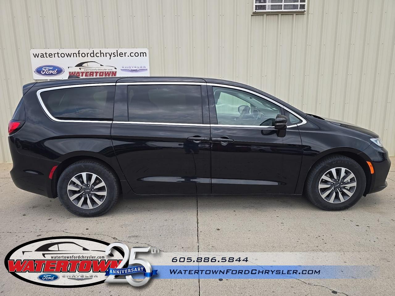 2024 Chrysler Pacifica Hybrid Select