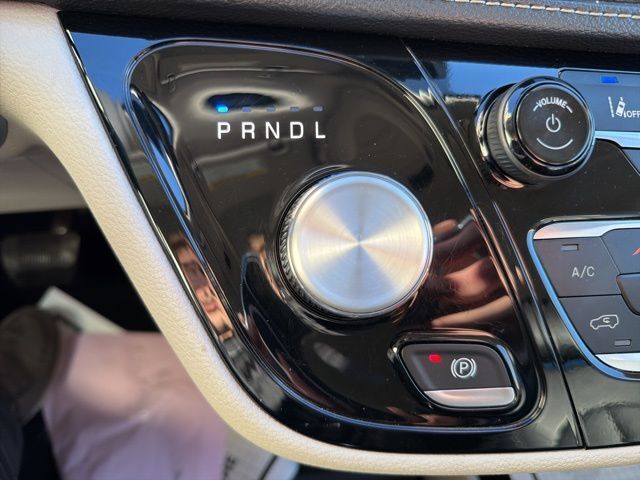 2024 Chrysler Pacifica Hybrid Select Watertown SD
