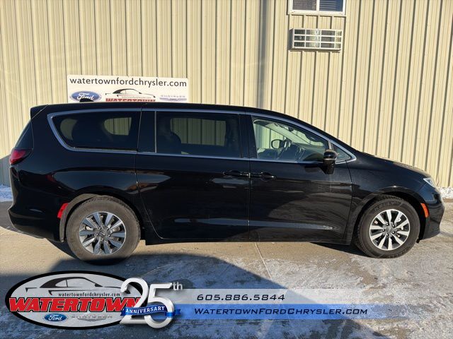 2024 Chrysler Pacifica Hybrid Select