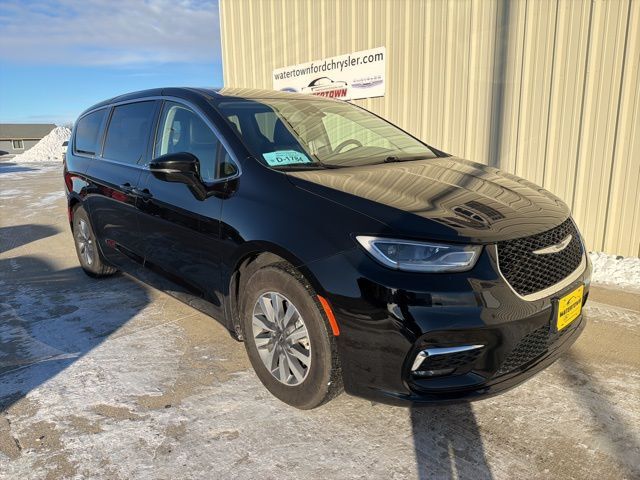 2024 Chrysler Pacifica Hybrid Select Watertown SD