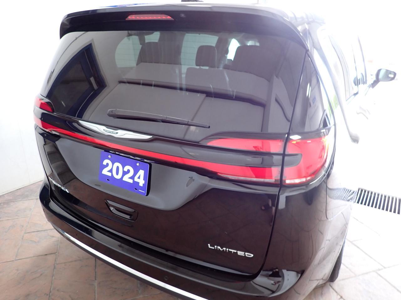 2024 Chrysler Pacifica Limited FWD LEATHER NAVI SUNROOF Listowel ON