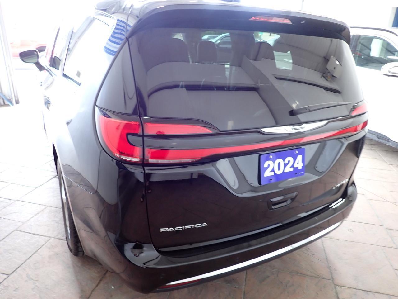 2024 Chrysler Pacifica Limited FWD LEATHER NAVI SUNROOF Listowel ON