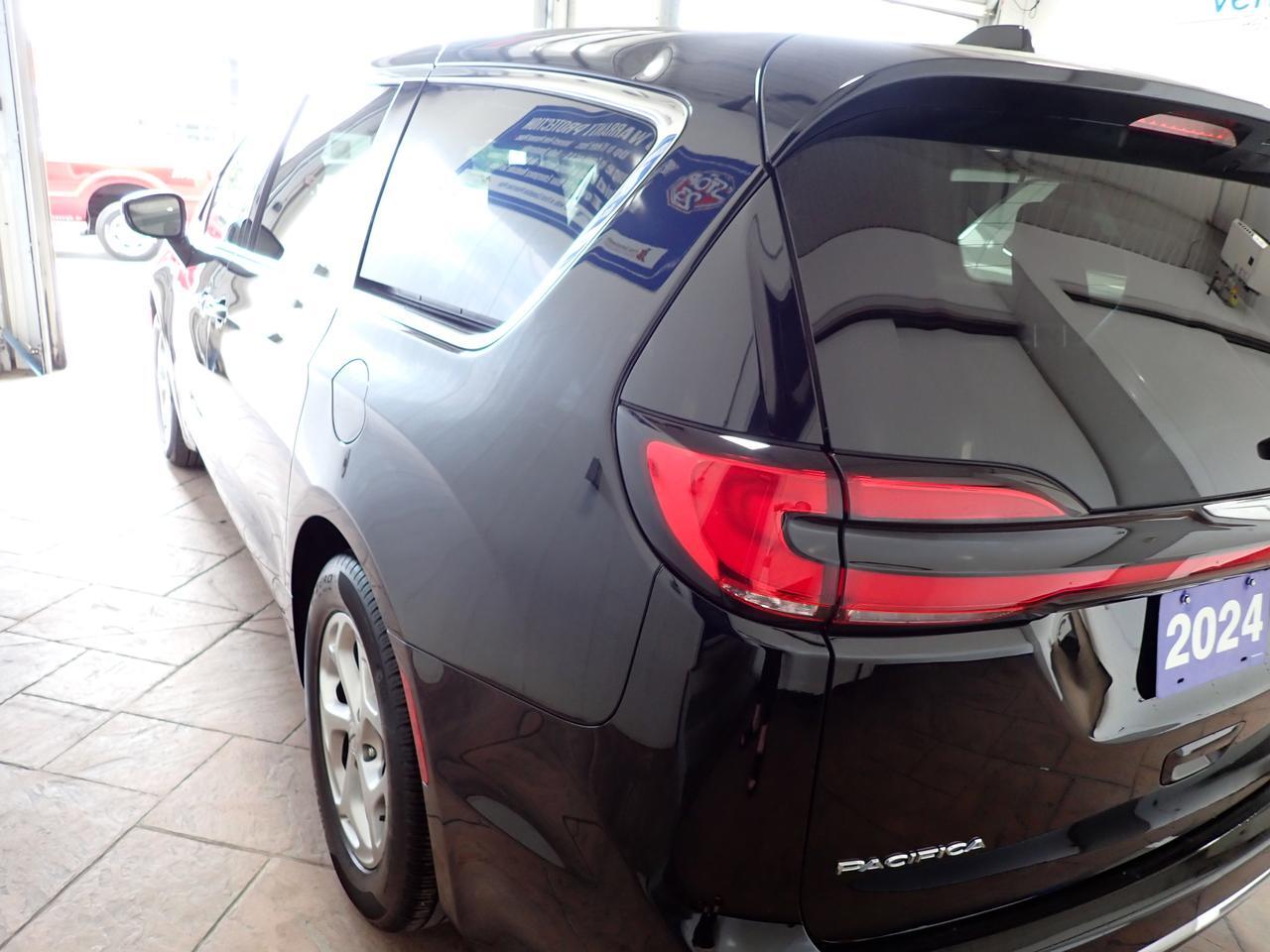 2024 Chrysler Pacifica Limited FWD LEATHER NAVI SUNROOF Listowel ON