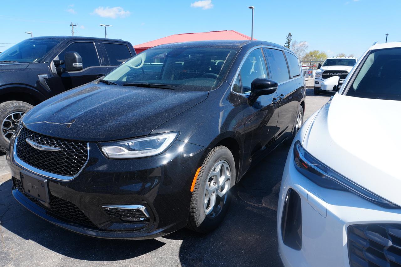 2024 Chrysler Pacifica Limited Listowel ON