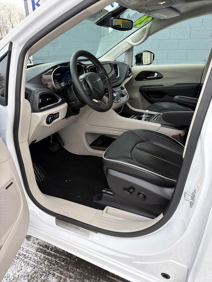 2024 Chrysler Pacifica Limited Owego NY