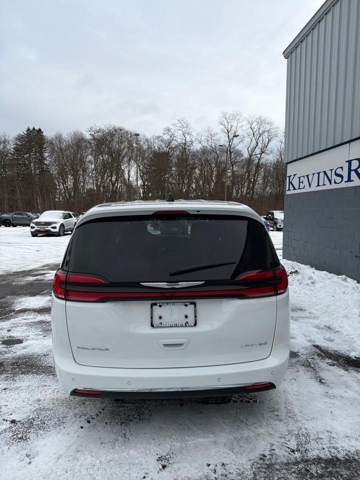 2024 Chrysler Pacifica Limited Owego NY