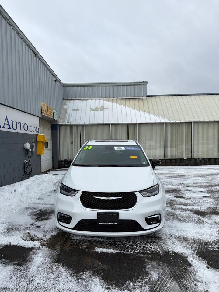 2024 Chrysler Pacifica Limited Owego NY
