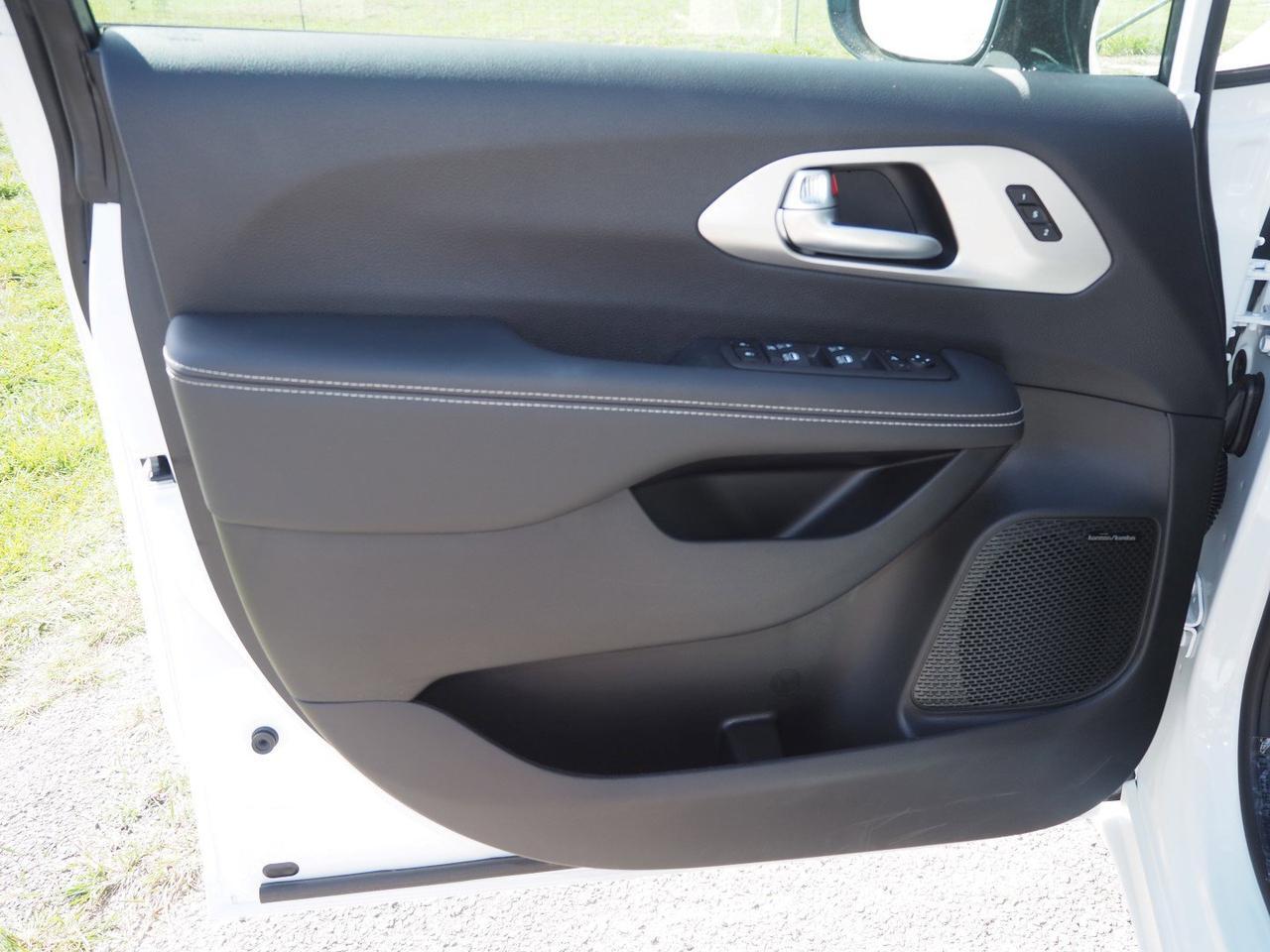 2024 Chrysler Pacifica Limited New Braunfels TX