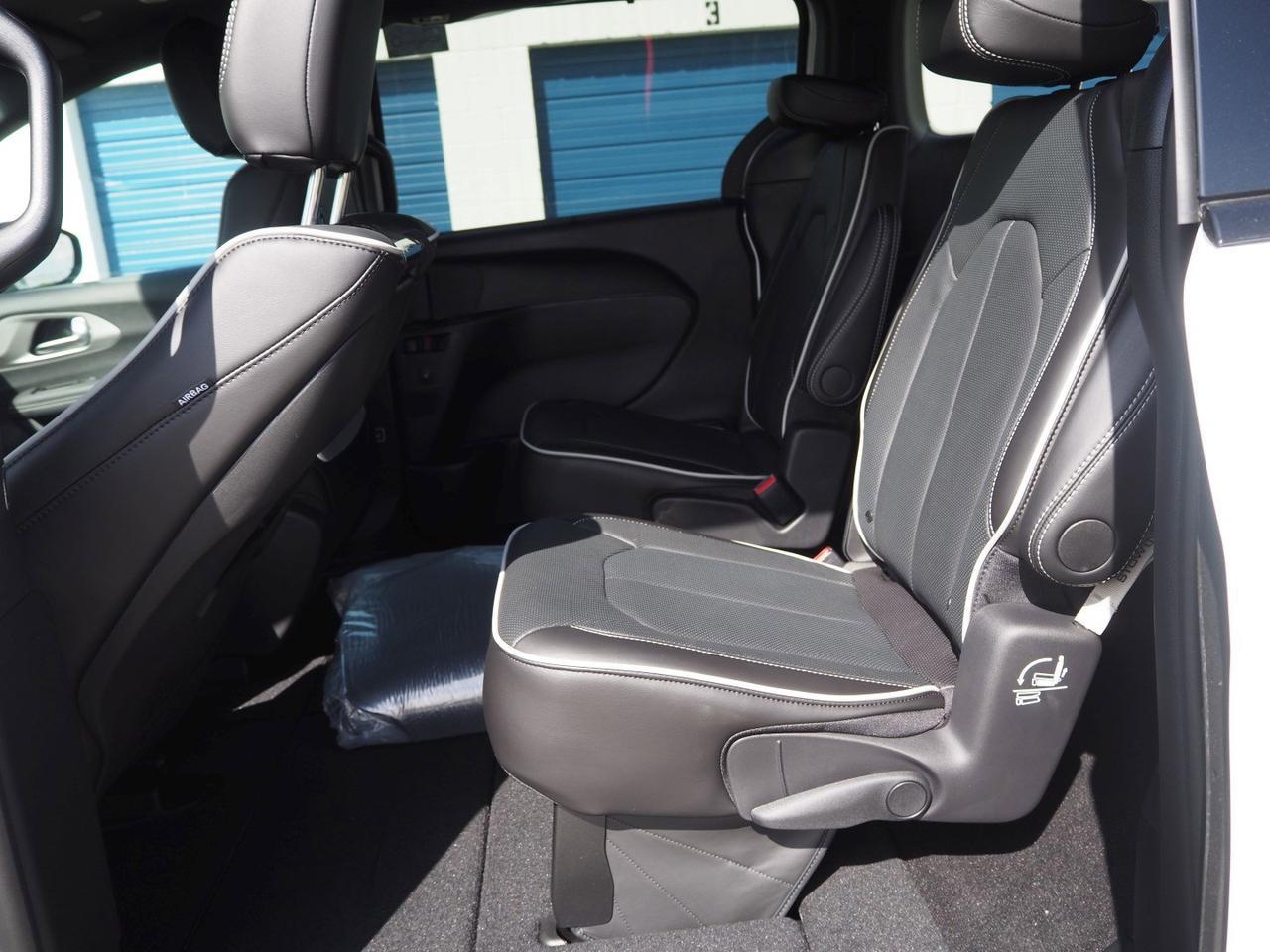 2024 Chrysler Pacifica Limited New Braunfels TX