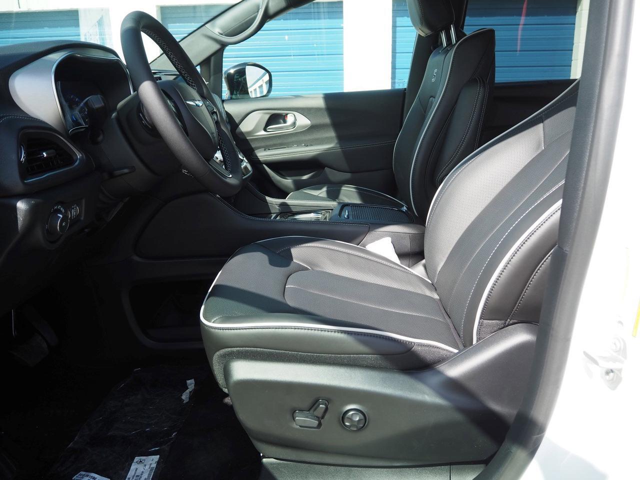 2024 Chrysler Pacifica Limited New Braunfels TX