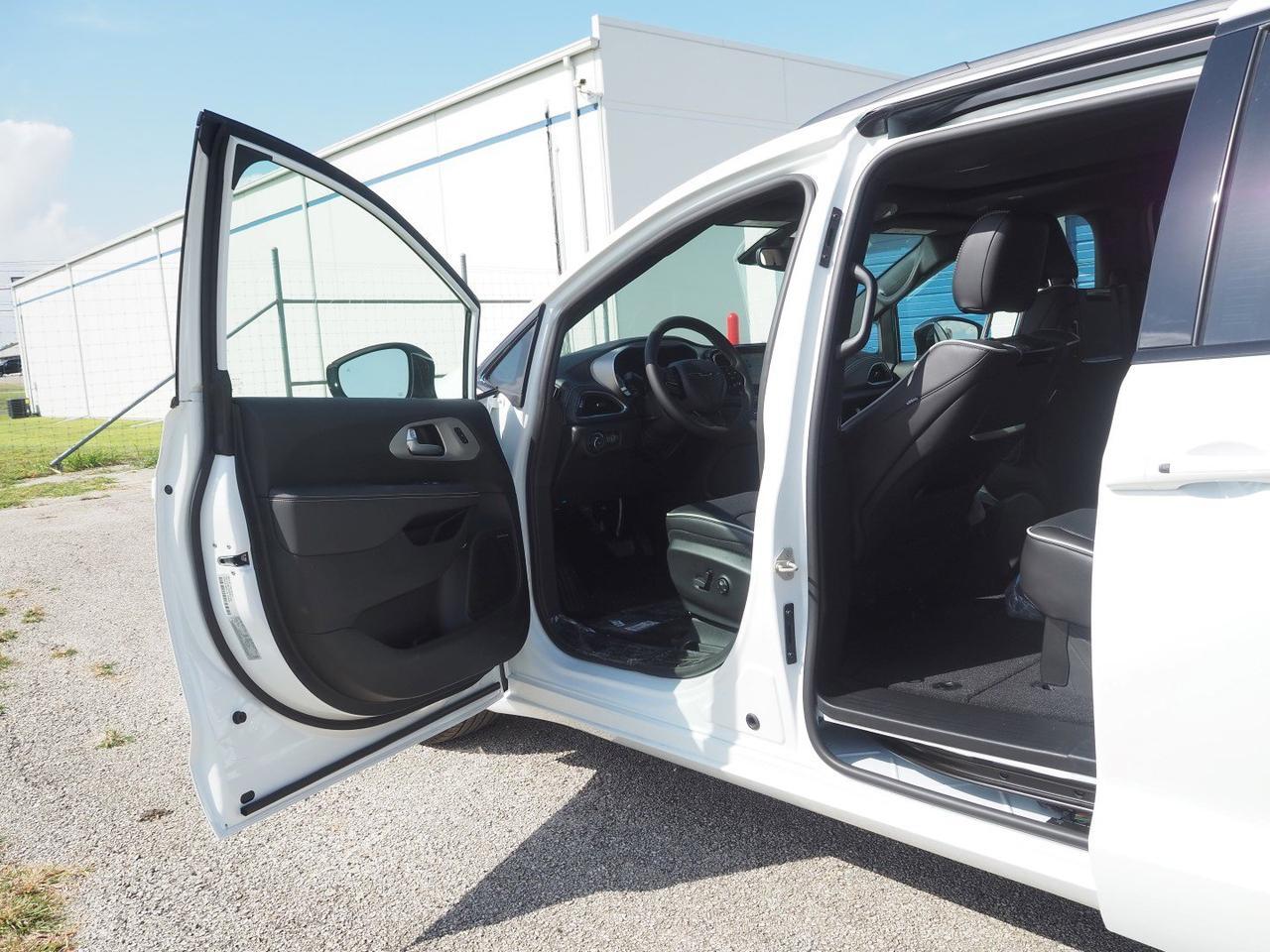 2024 Chrysler Pacifica Limited New Braunfels TX