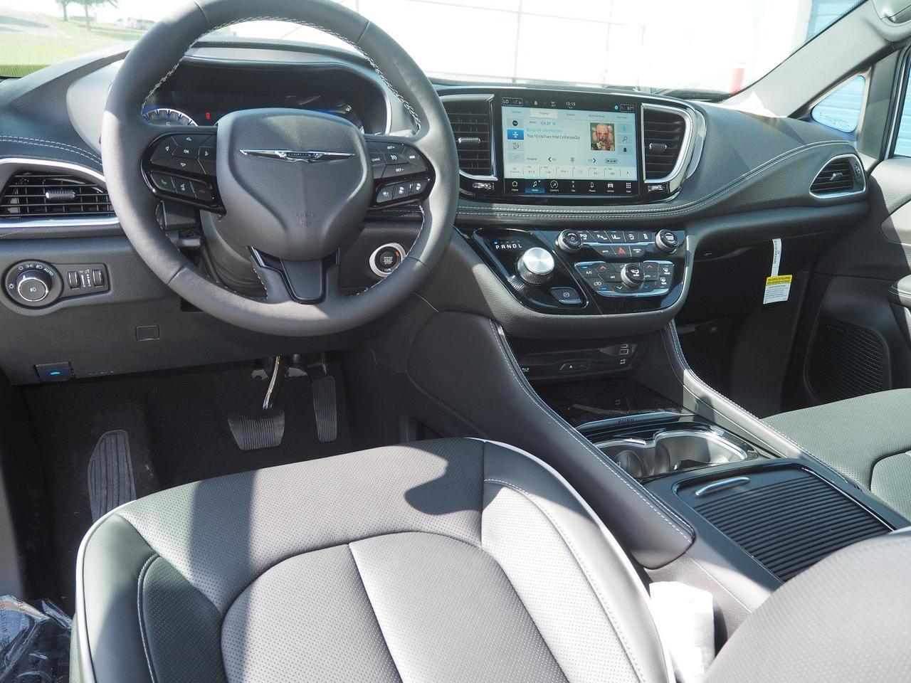 2024 Chrysler Pacifica Limited New Braunfels TX