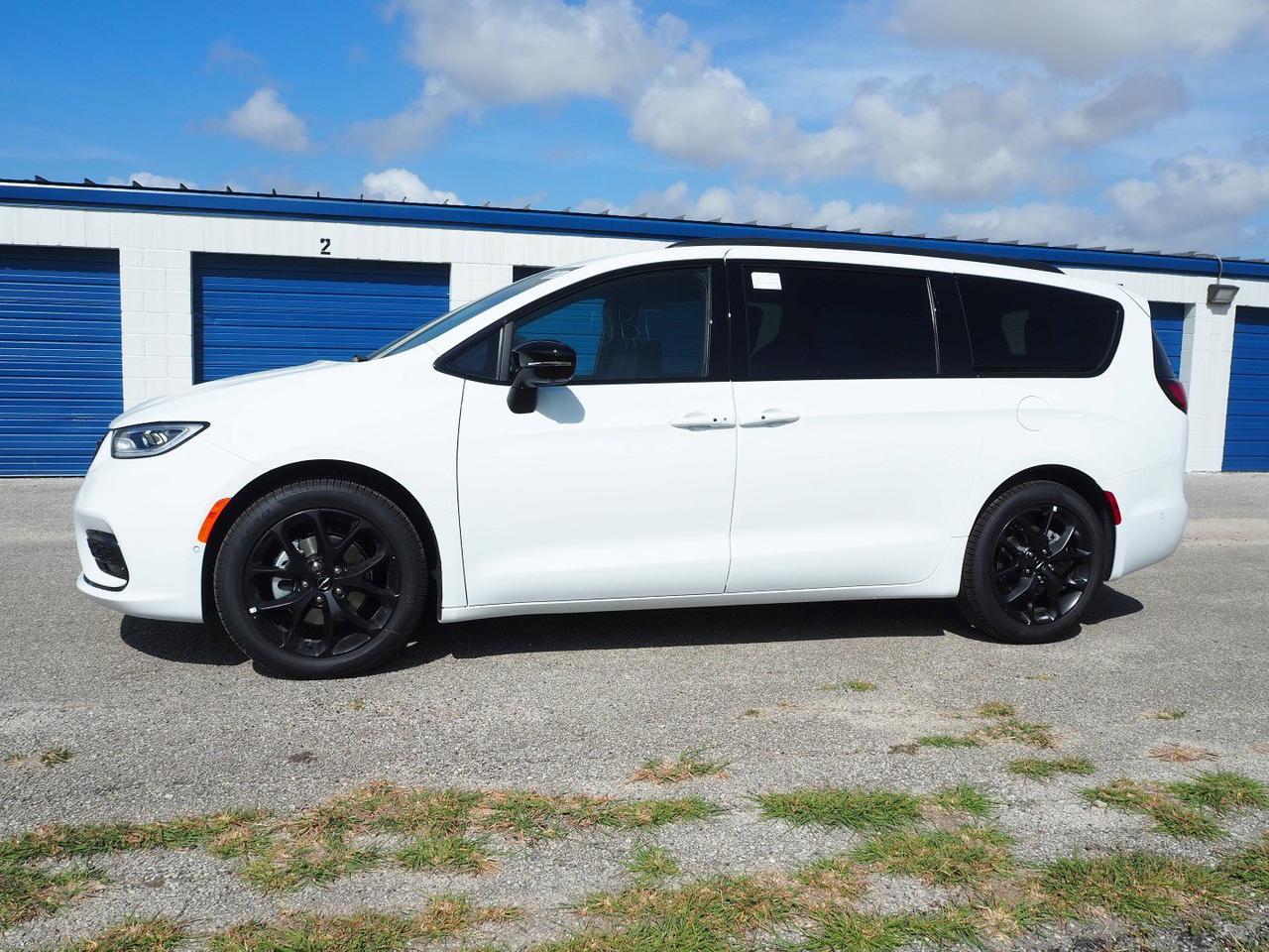 2024 Chrysler Pacifica Limited New Braunfels TX
