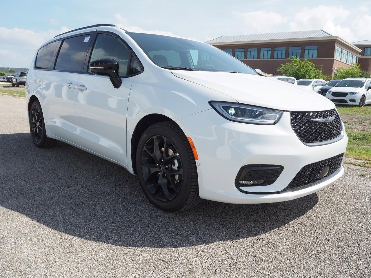 2024 Chrysler Pacifica Limited New Braunfels TX