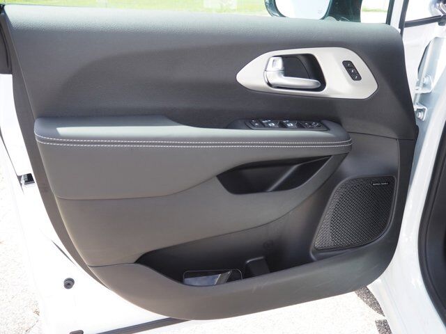 2024 Chrysler Pacifica Limited New Braunfels TX