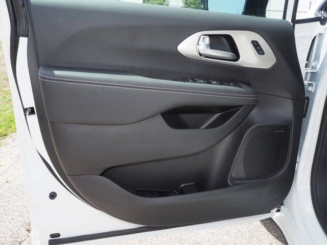 2024 Chrysler Pacifica Limited New Braunfels TX
