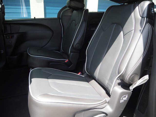 2024 Chrysler Pacifica Limited New Braunfels TX
