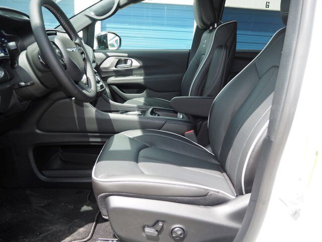 2024 Chrysler Pacifica Limited New Braunfels TX