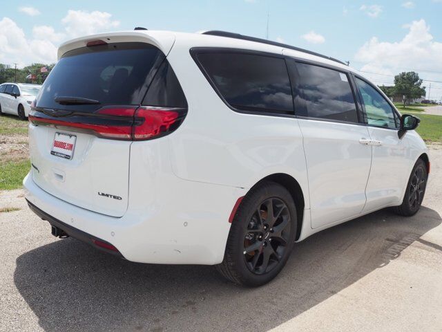 2024 Chrysler Pacifica Limited New Braunfels TX