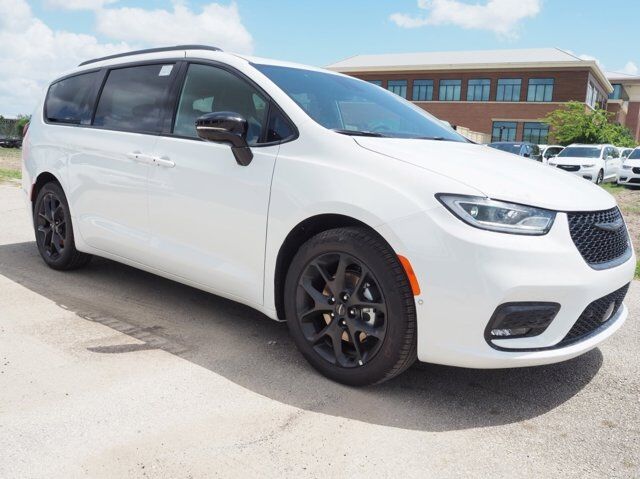 2024 Chrysler Pacifica Limited New Braunfels TX