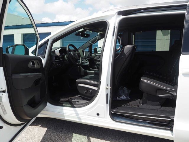2024 Chrysler Pacifica Limited New Braunfels TX