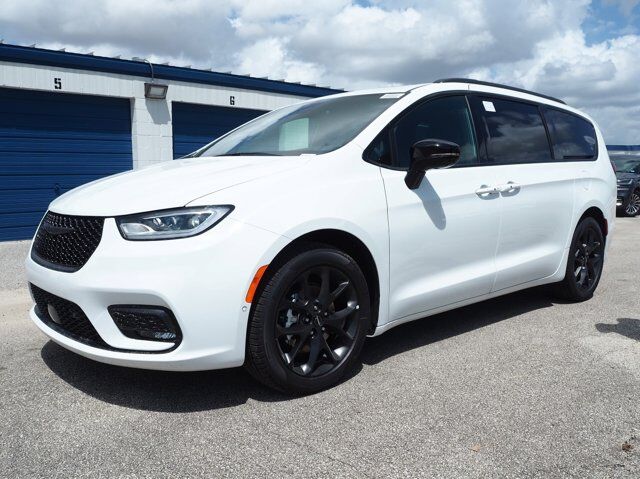 2024 Chrysler Pacifica Limited New Braunfels TX