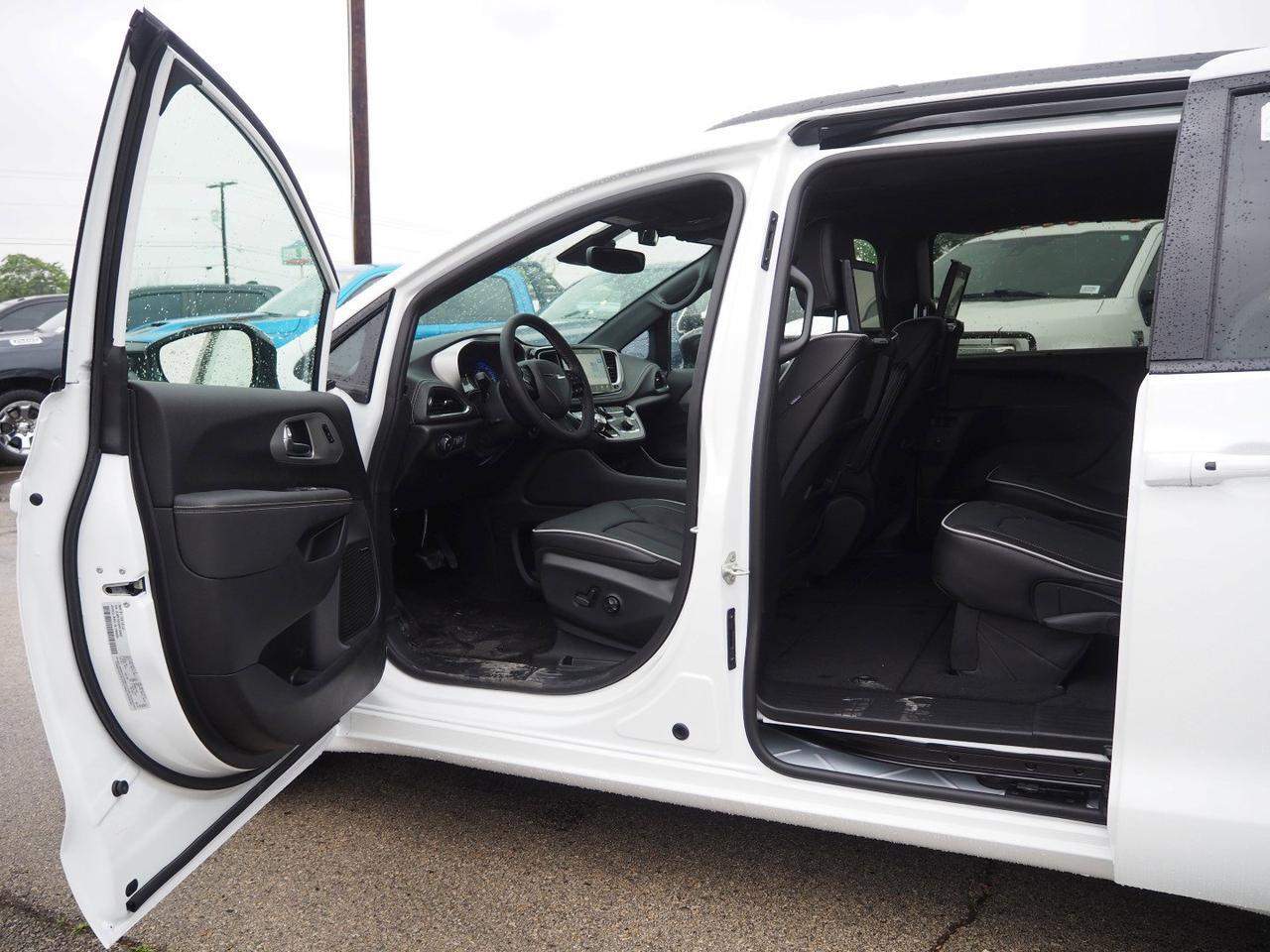 2024 Chrysler Pacifica Limited New Braunfels TX