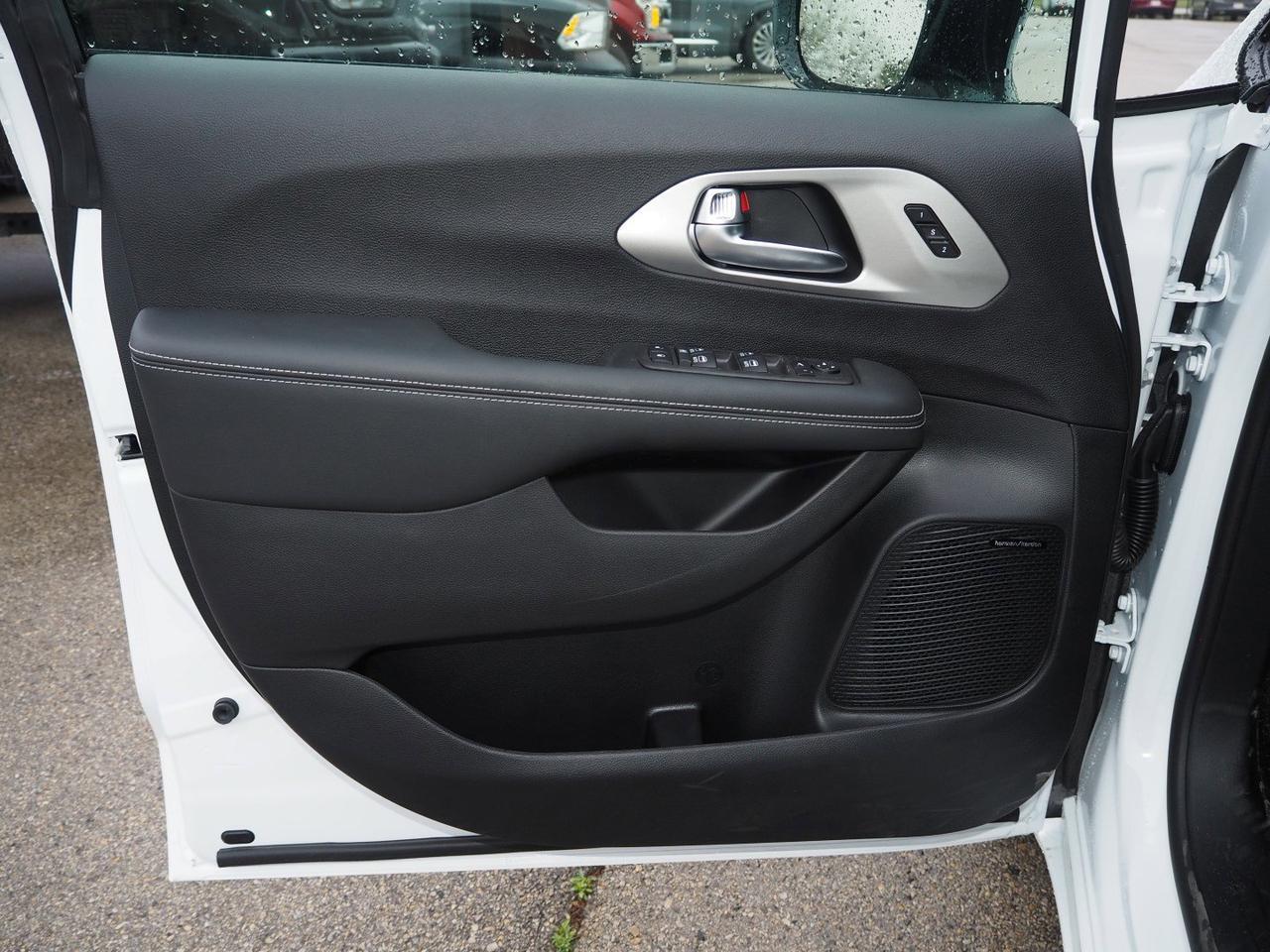 2024 Chrysler Pacifica Limited New Braunfels TX