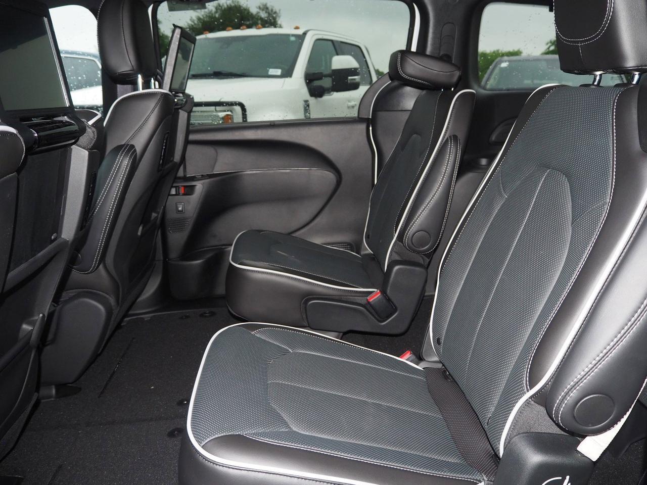 2024 Chrysler Pacifica Limited New Braunfels TX