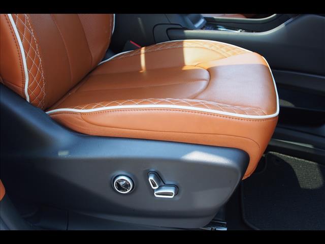 2024 Chrysler Pacifica Plug-In Hybrid Pinnacle