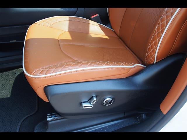 2024 Chrysler Pacifica Plug-In Hybrid Pinnacle