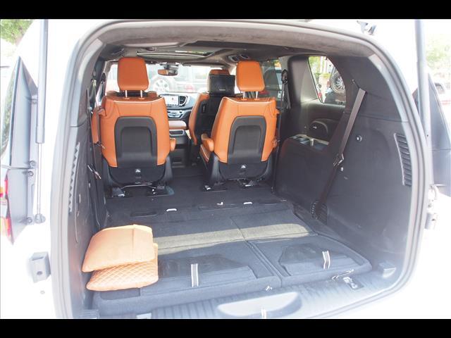 2024 Chrysler Pacifica Plug-In Hybrid Pinnacle