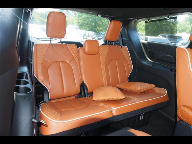 2024 Chrysler Pacifica Plug-In Hybrid Pinnacle