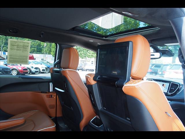 2024 Chrysler Pacifica Plug-In Hybrid Pinnacle