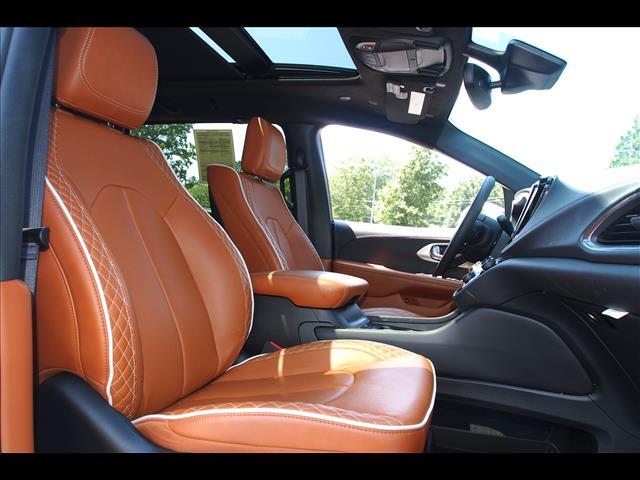 2024 Chrysler Pacifica Plug-In Hybrid Pinnacle