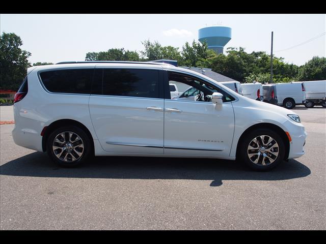 2024 Chrysler Pacifica Plug-In Hybrid Pinnacle