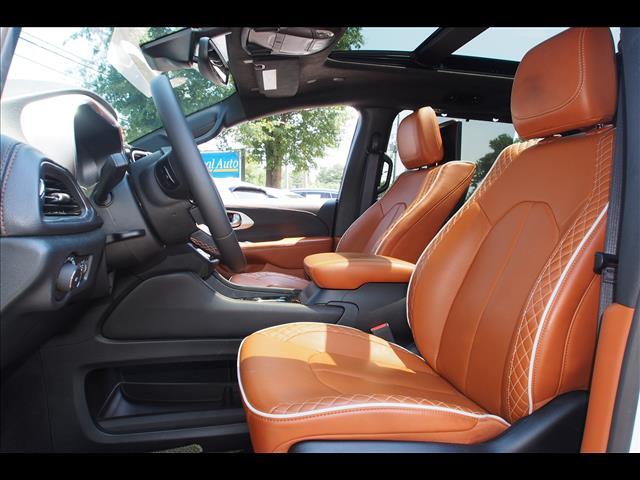 2024 Chrysler Pacifica Plug-In Hybrid Pinnacle