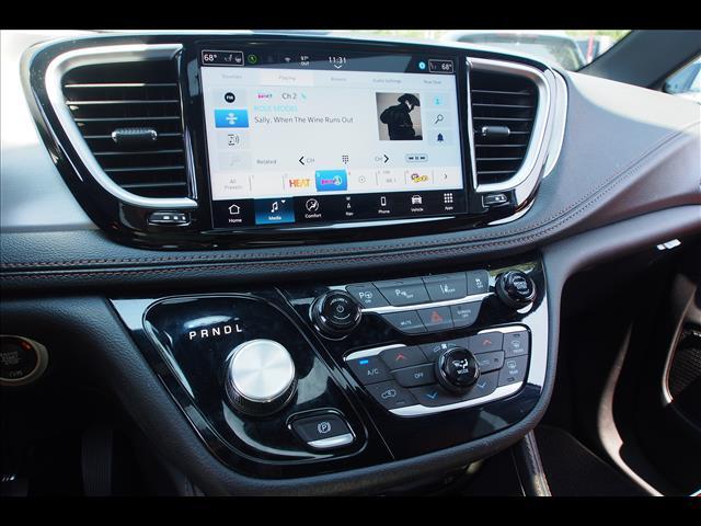 2024 Chrysler Pacifica Plug-In Hybrid Pinnacle