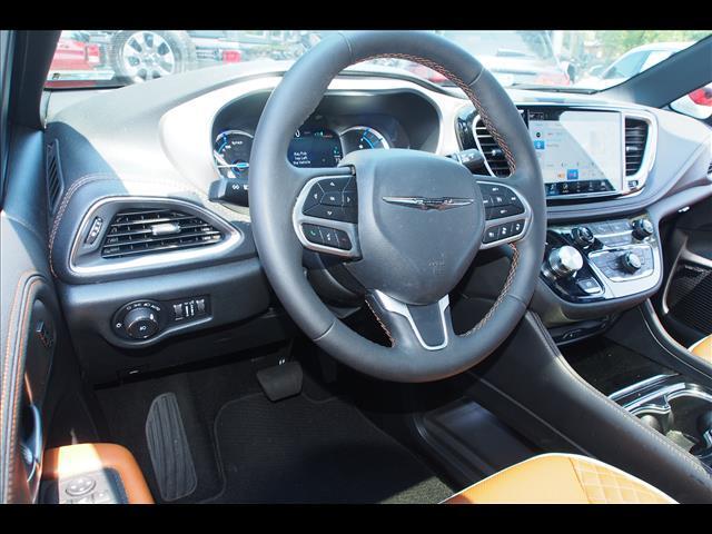 2024 Chrysler Pacifica Plug-In Hybrid Pinnacle